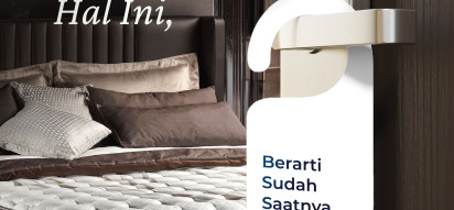 Orang tidur dengan penutup mata